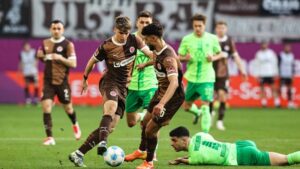 St. Pauli đại chiến với Wolfsburg